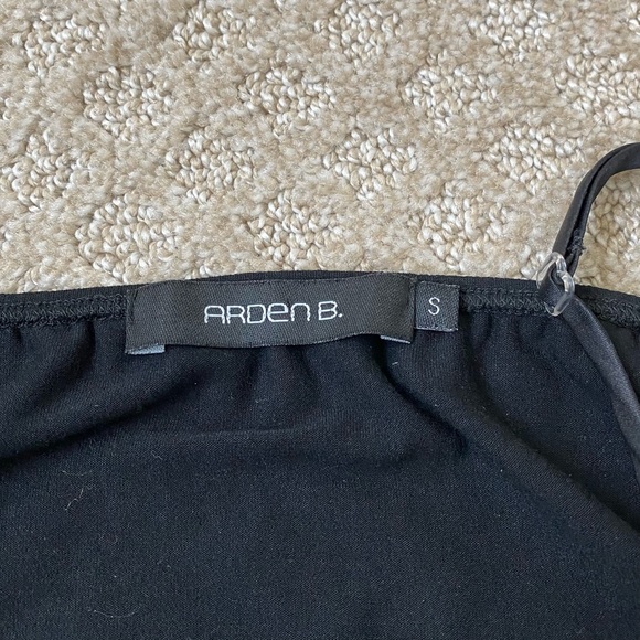 ARDEN B. Halter Top with Beaded Medallion Vintage - Picture 7 of 13